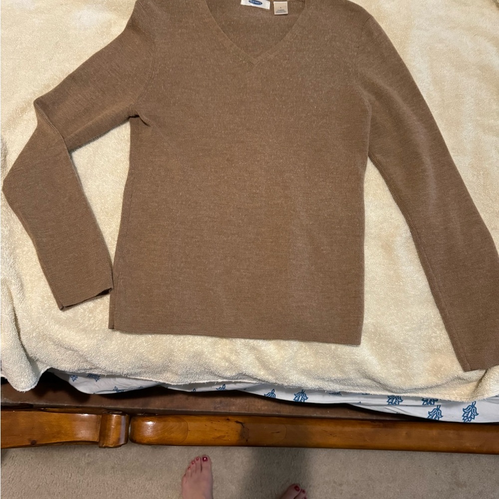 Old Navy women’s sweater.  Acrylic/wool.